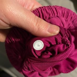 Lululemon size 4 Hotty Hot shorts